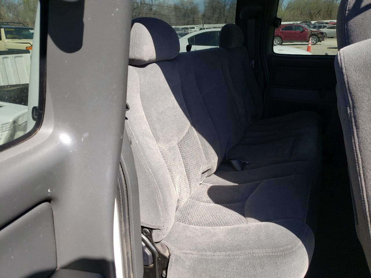 Photo 6 from auction – 2005 CHEVROLET SILVERADO with VIN 2GCEC19V651345921