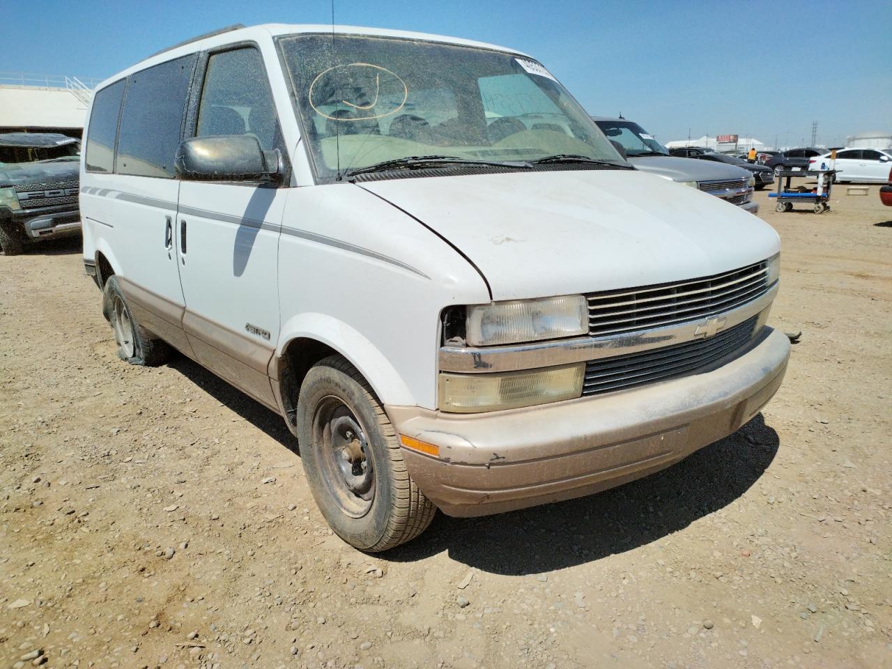 Photo 1 from auction – 2000 CHEVROLET ASTRO with VIN 1GNDM19W9YB117537