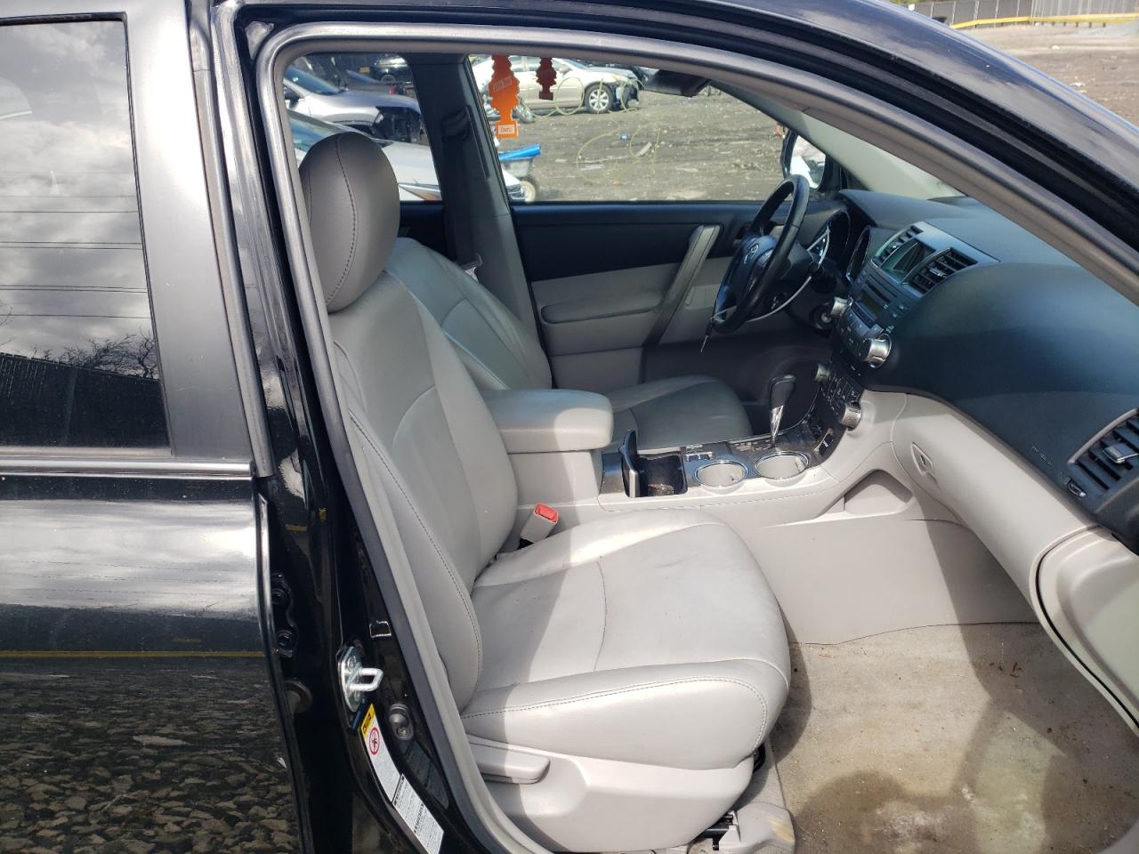 Photo 5 from auction – 2010 TOYOTA HIGHLANDER with VIN 5TDJK3EH5AS030995