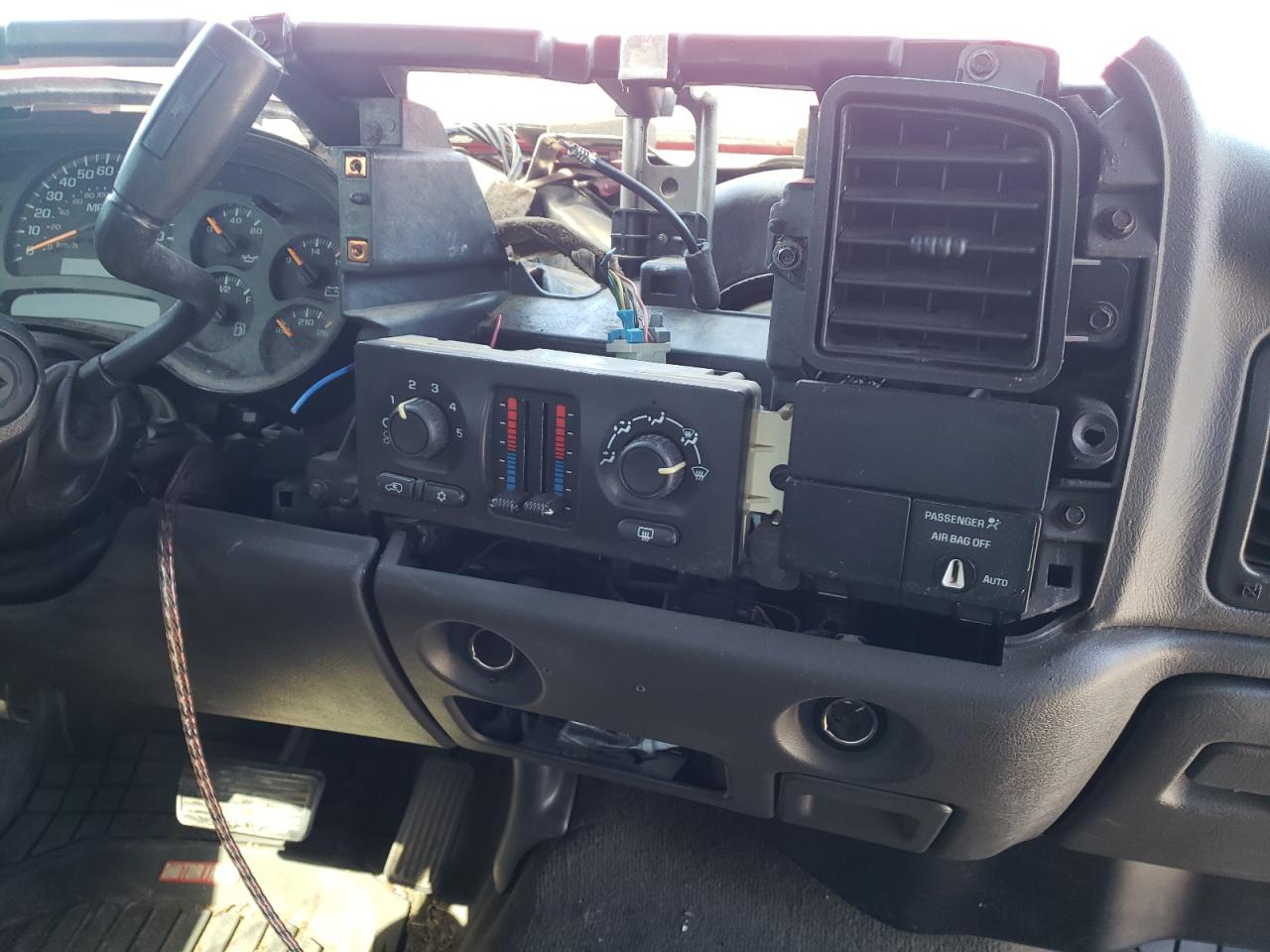 Photo 9 from auction – 2004 CHEVROLET SILVERADO with VIN 1GCEK19T74E256115