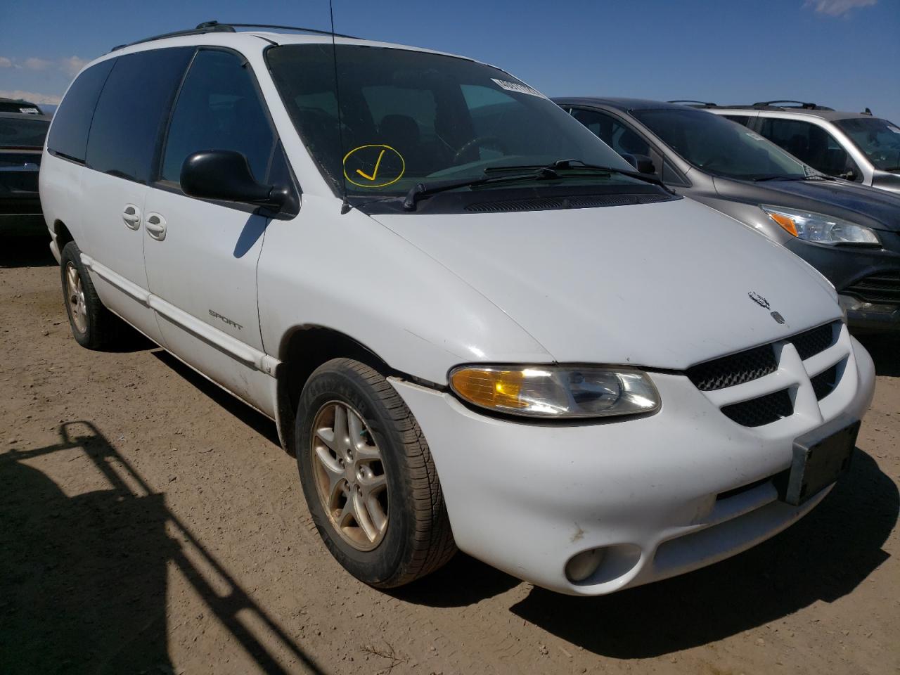 DODGE GRAND CARA 2000 with VIN 1B4GP44R8YB780840 - Photo from auction