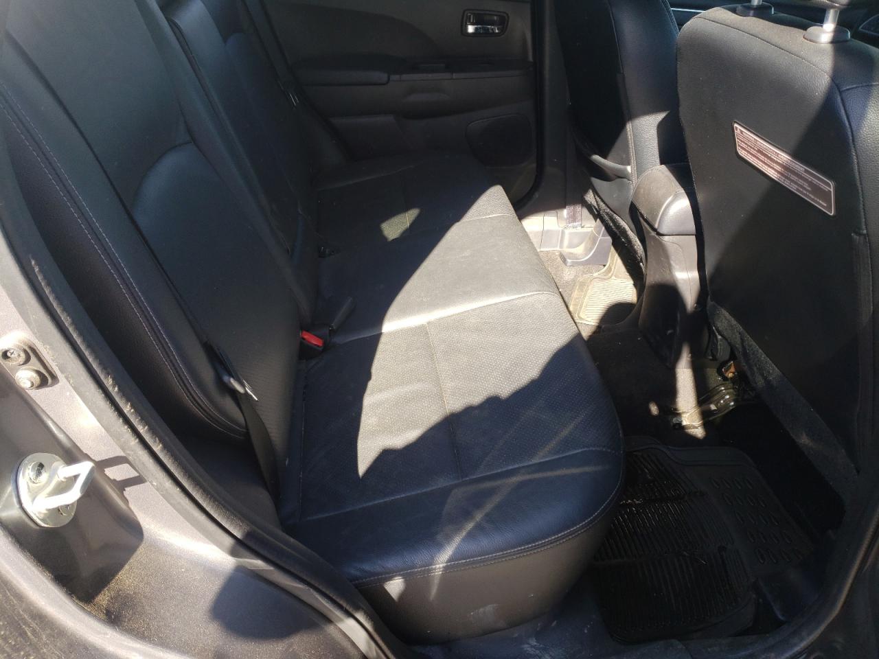 Фото 6 с аукциона – 2015 MITSUBISHI OUTLANDER с VIN 4A4AP4AU6FE017544