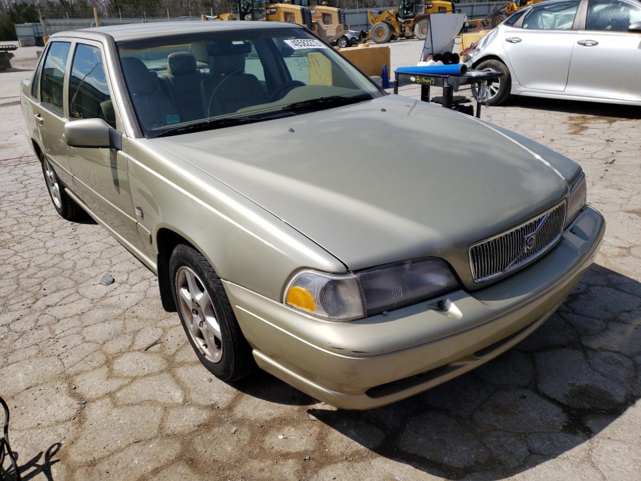 VOLVO S70 1999 with VIN YV1LS55A4X3573654 - Photo from auction