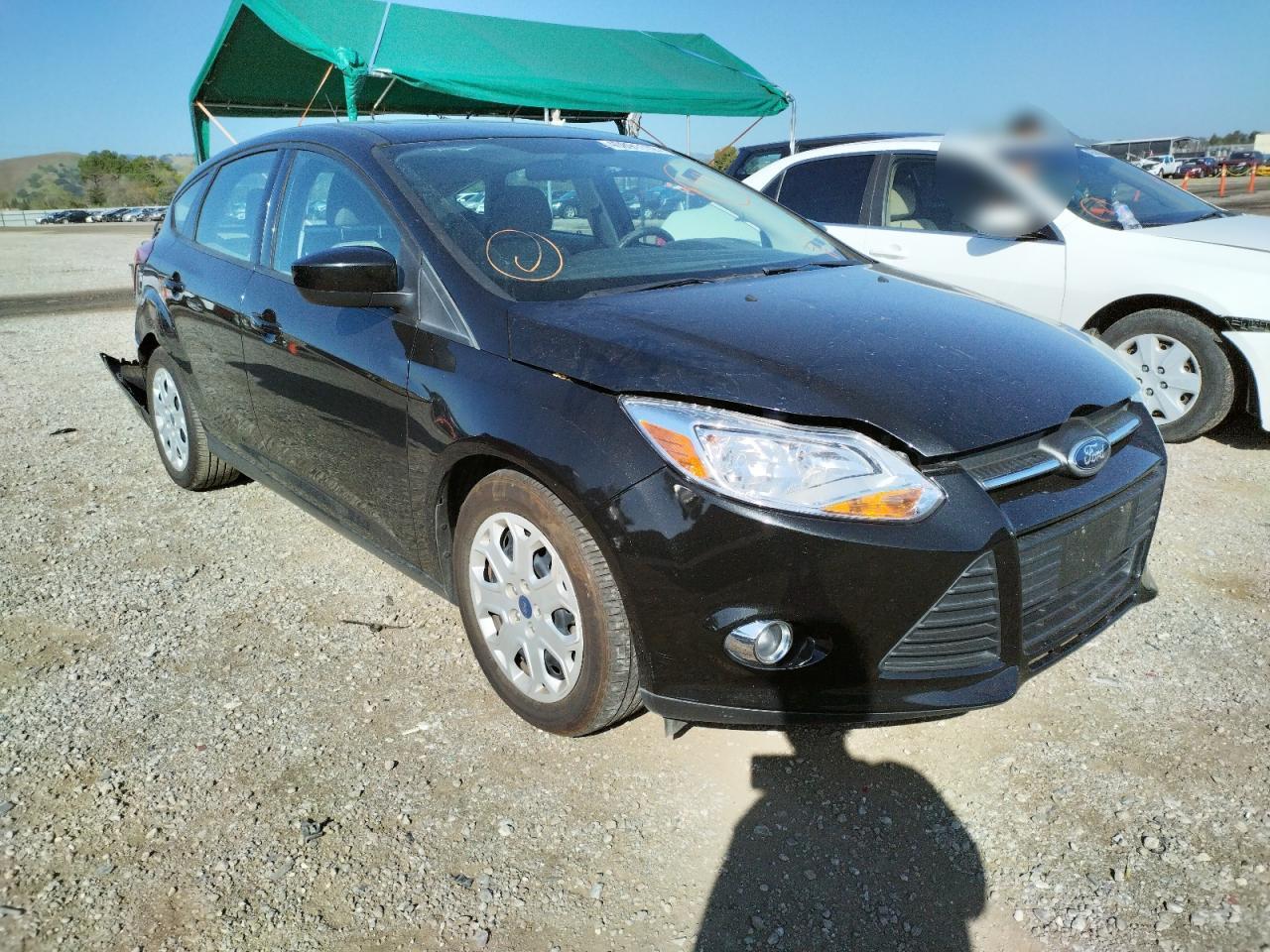 FORD FOCUS SE 2012 con VIN 1FAHP3K2XCL468521 - Foto de la subasta