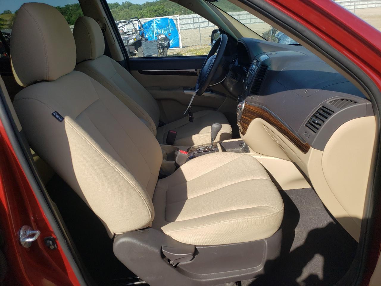 Photo 5 from auction – 2010 HYUNDAI SANTA FE G with VIN 5NMSG3AB1AH400124