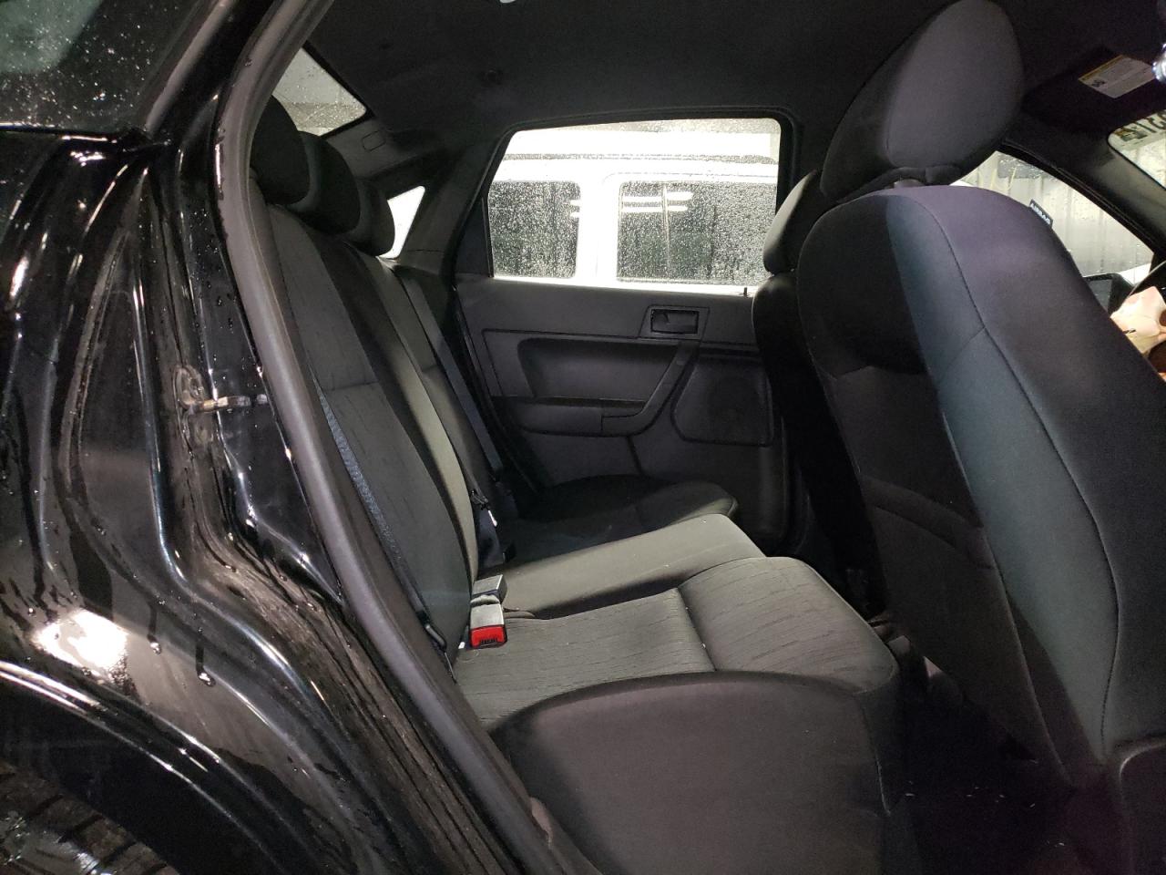 Photo 6 from auction – 2011 FORD FOCUS SE with VIN 1FAHP3FN2BW105499