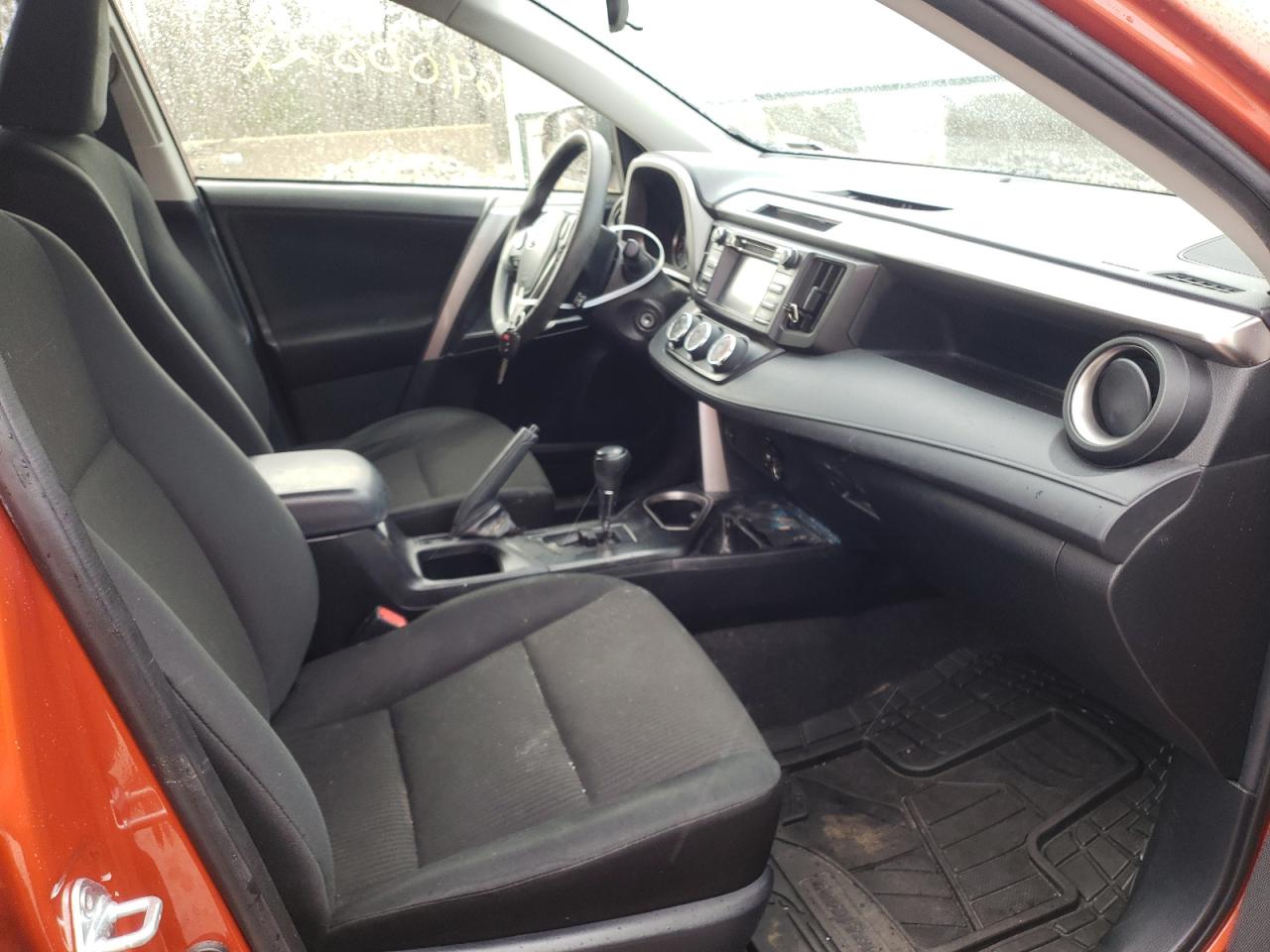 Photo 5 from auction – 2016 TOYOTA RAV4 LE with VIN JTMBFREVXGD196497