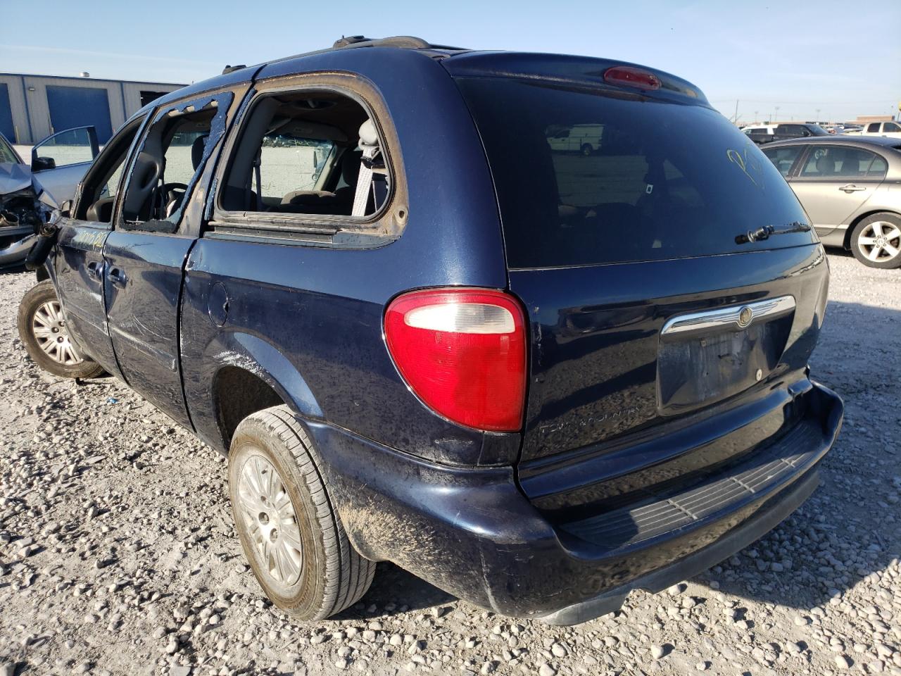 Photo 3 from auction – 2006 CHRYSLER TOWN & COU with VIN 2A4GP44R66R738727