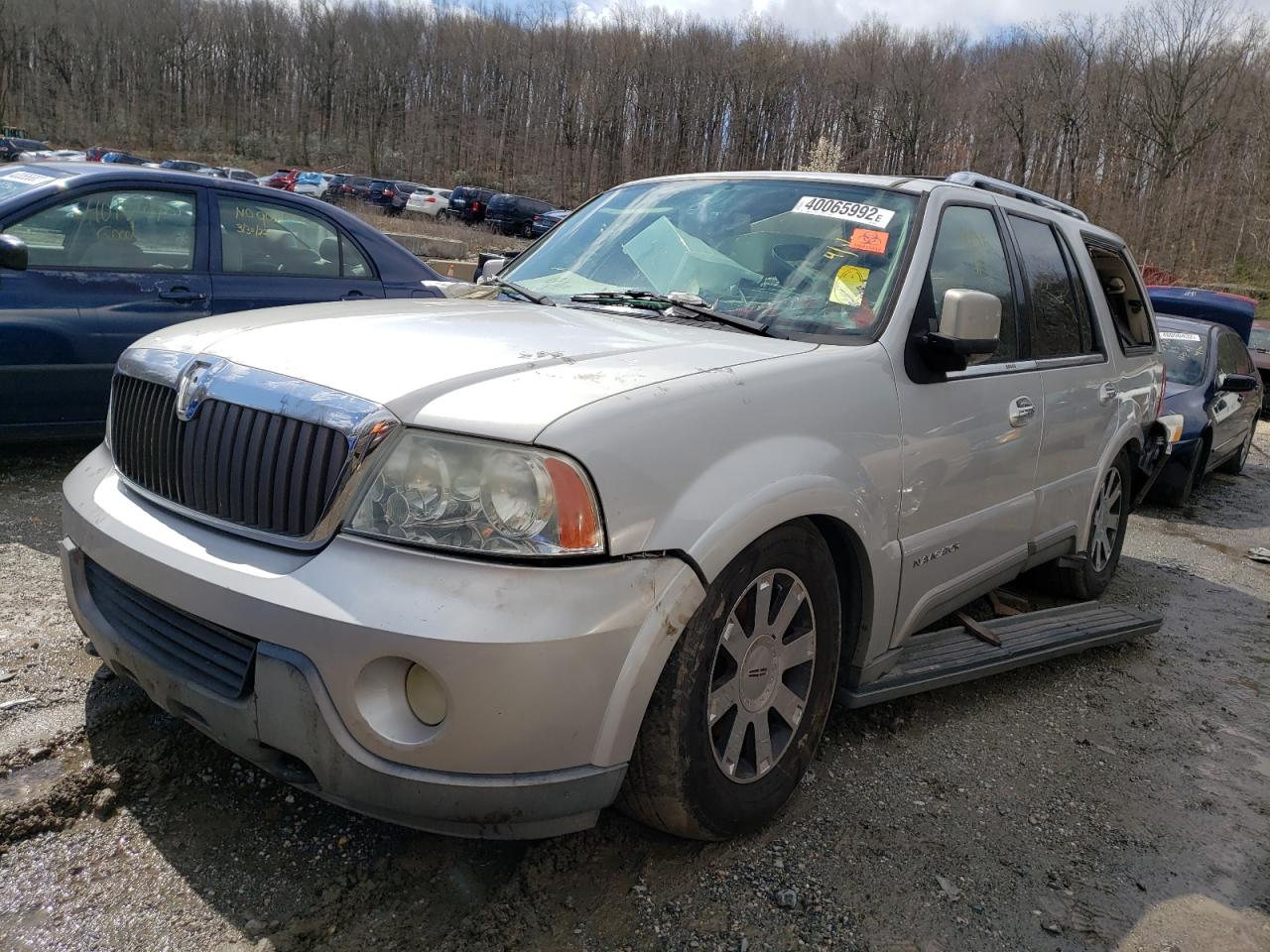 Photo 2 from auction – 2003 LINCOLN NAVIGATOR with VIN 5LMFU28R33LJ39483