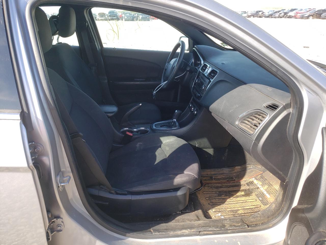 Photo 5 from auction – 2013 CHRYSLER 200 LX with VIN 1C3CCBAG8DN724303