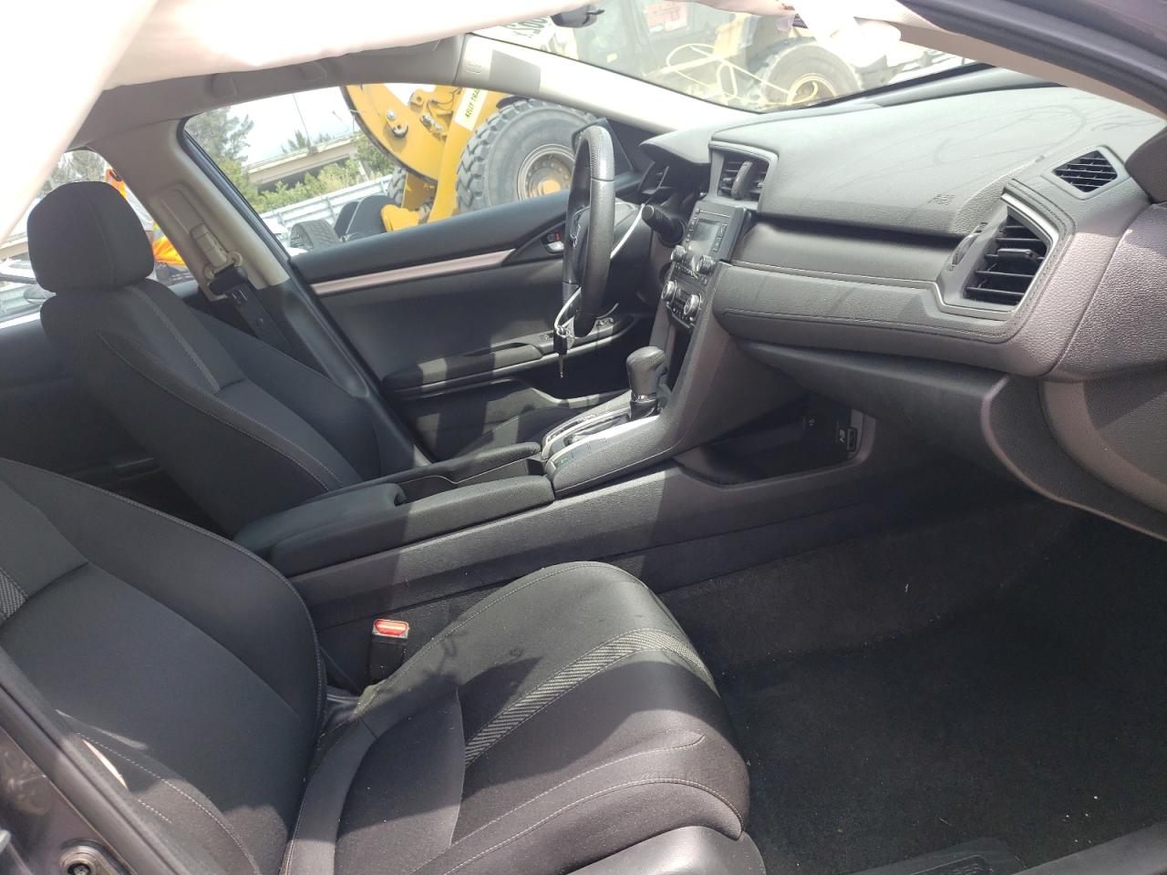 Photo 5 from auction – 2017 HONDA CIVIC LX with VIN 19XFC2F52HE041099