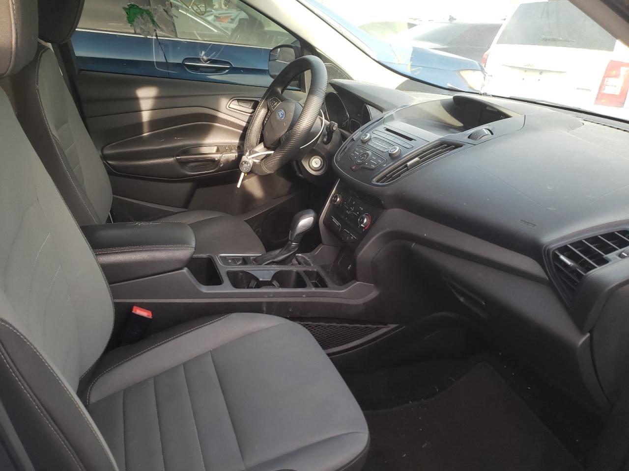 Photo 5 from auction – 2017 FORD ESCAPE S with VIN 1FMCU0F78HUD21354