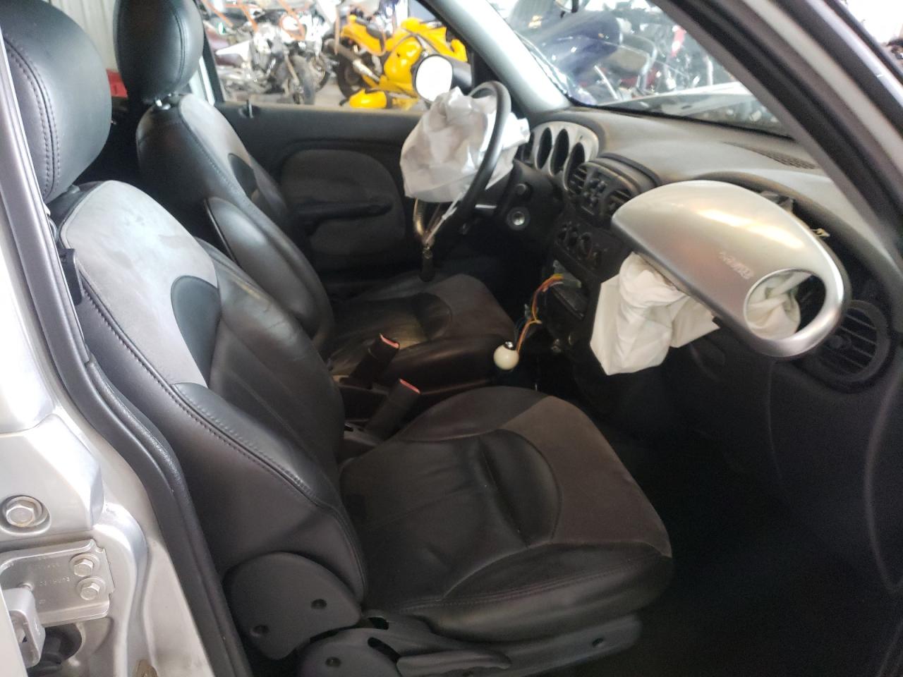 Photo 5 from auction – 2004 CHRYSLER PT CRUISER with VIN 3C8FY68B94T234799