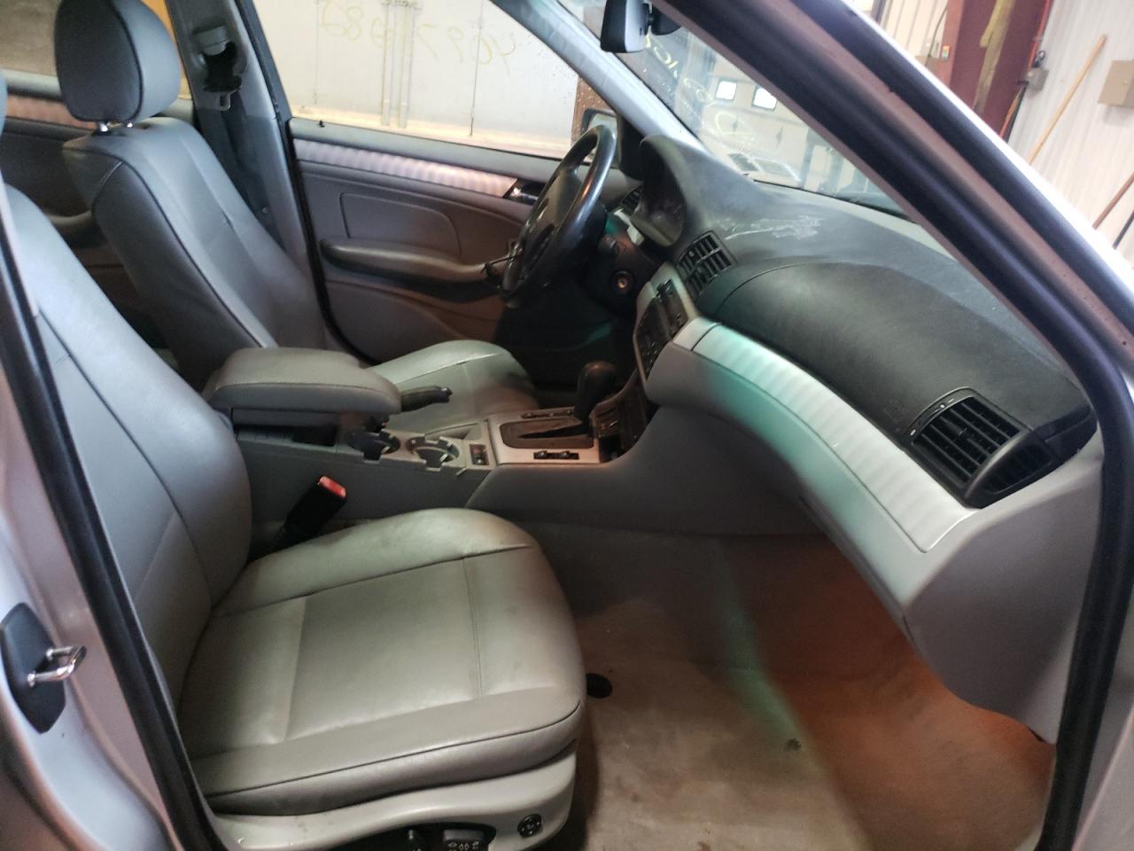 Photo 5 from auction – 2005 BMW 325 I with VIN WBAET374X5NJ85513