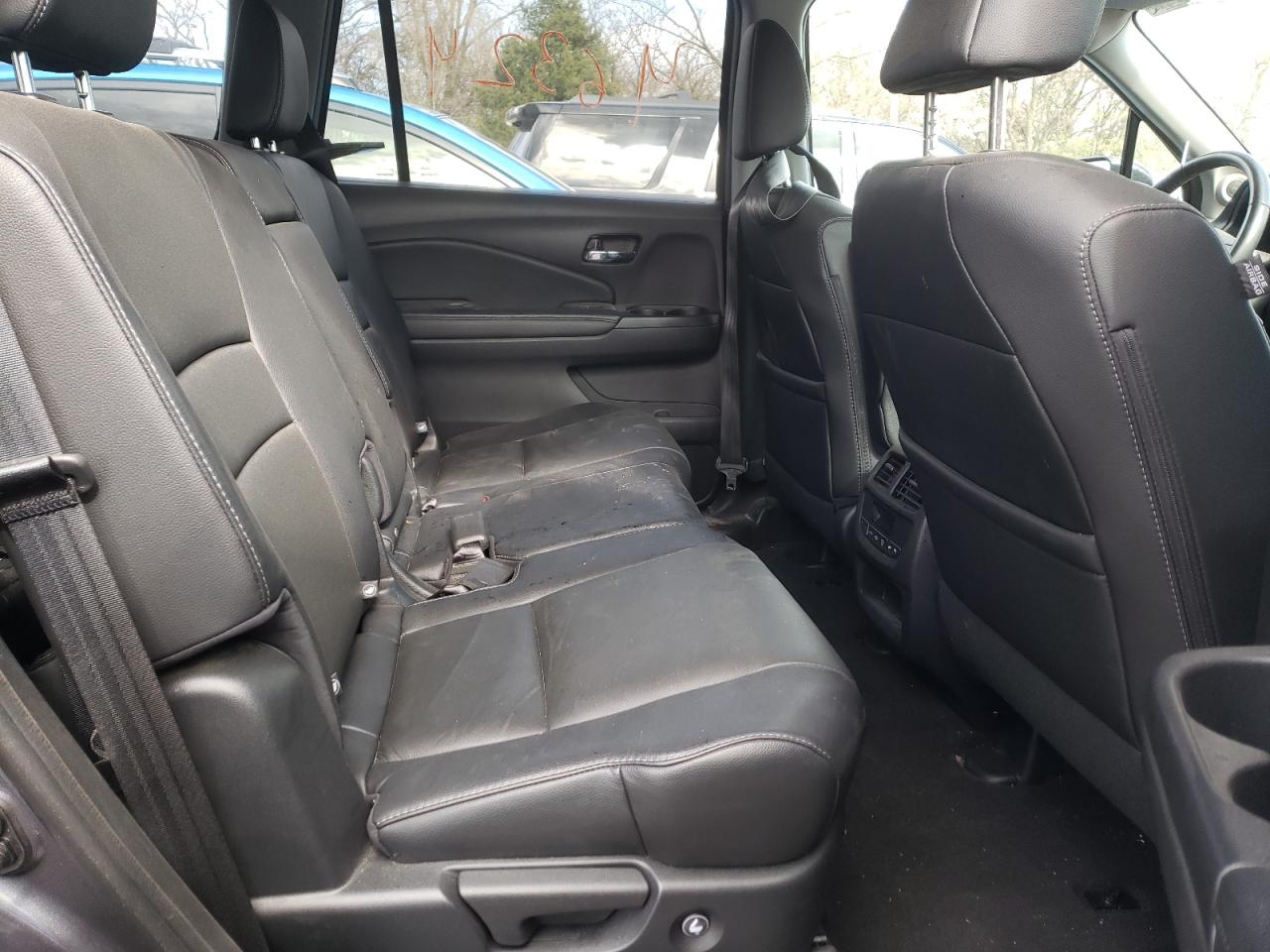 Photo 6 from auction – 2017 HONDA PILOT EXL with VIN 5FNYF6H50HB038202