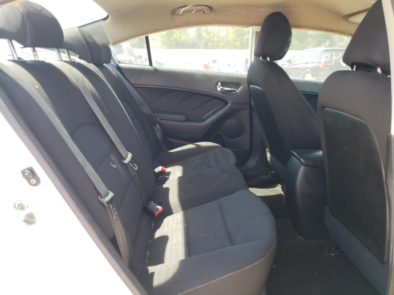 Photo 6 from auction – 2016 KIA FORTE LX with VIN KNAFK4A63G5617434