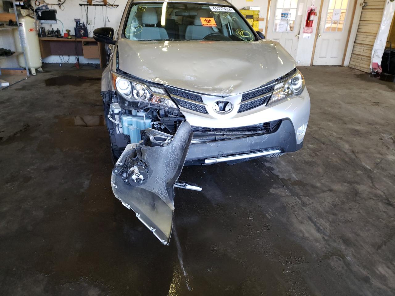 Photo 9 from auction – 2015 TOYOTA RAV4 XLE with VIN 2T3WFREV8FW168944