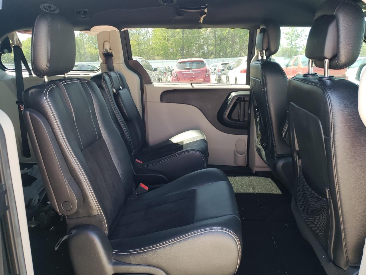 Photo 6 from auction – 2017 DODGE GRAND CARA with VIN 2C4RDGCG2HR666940