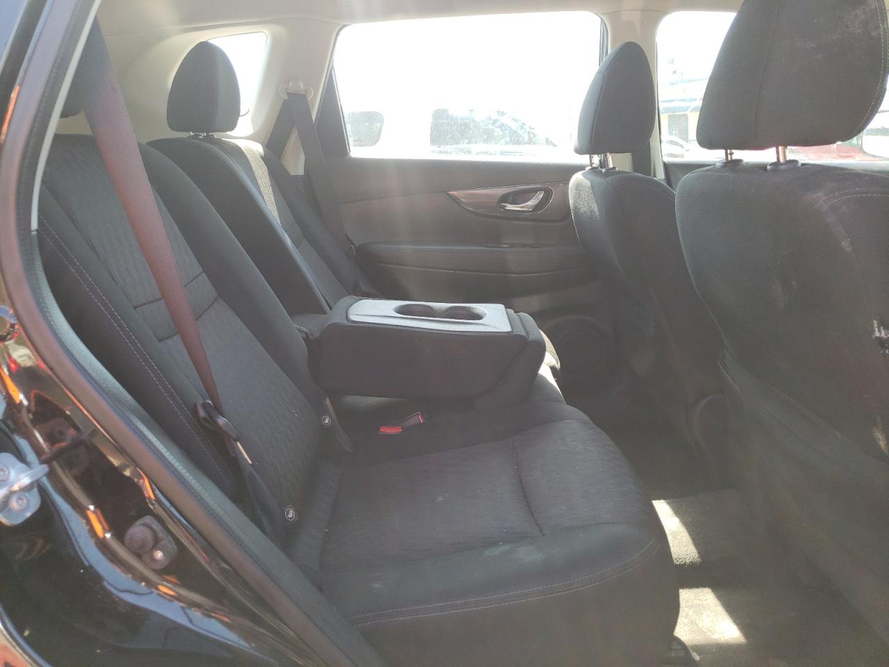 Photo 6 from auction – 2017 NISSAN ROGUE S with VIN KNMAT2MV0HP506654