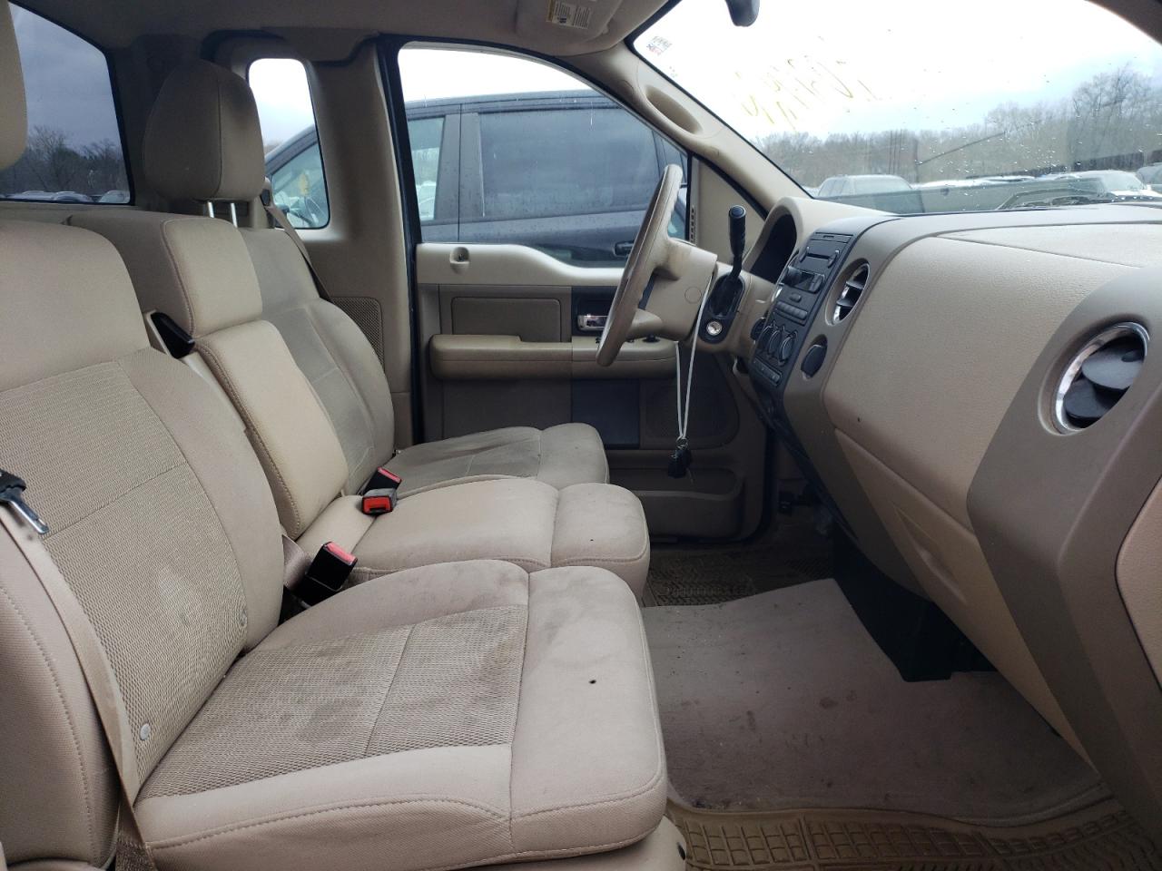 Photo 5 from auction – 2004 FORD F150 with VIN 1FTRF14W24NA71235