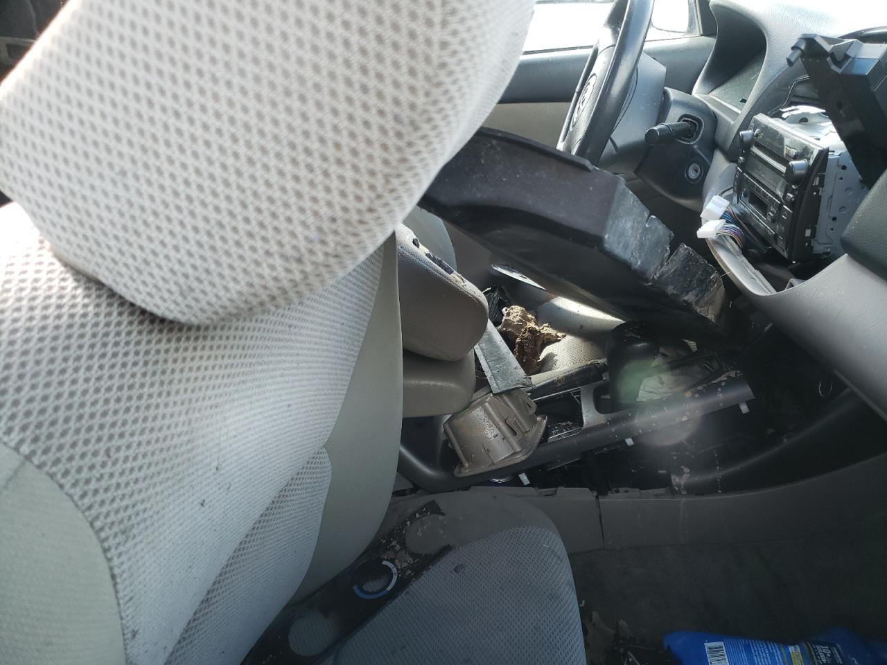 Photo 5 from auction – 2003 TOYOTA CAMRY LE with VIN 4T1BE32K33U256300