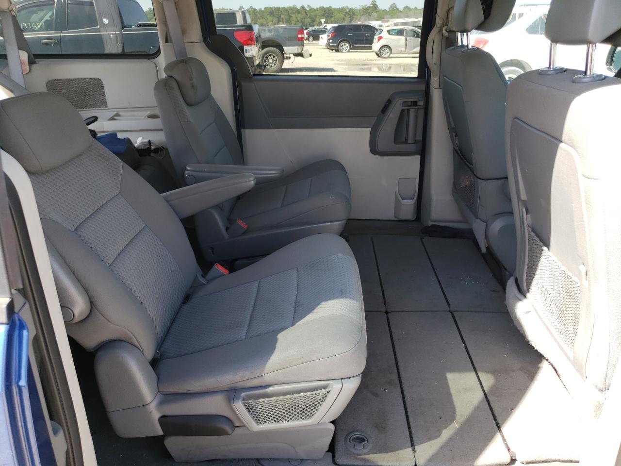 Photo 6 from auction – 2010 DODGE GRAND CARA with VIN 2D4RN4DE4AR327033