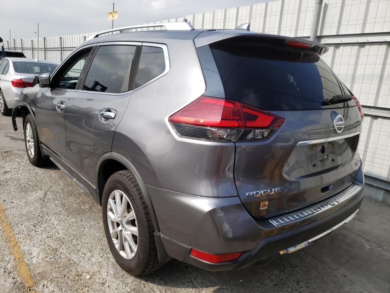 Photo 3 from auction – 2017 NISSAN ROGUE S with VIN KNMAT2MV2HP604925