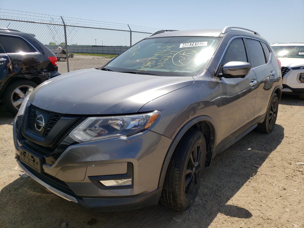 Photo 2 from auction – 2017 NISSAN ROGUE S with VIN KNMAT2MT6HP602271