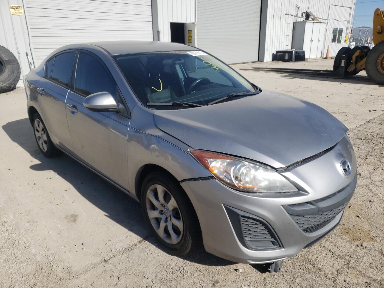 MAZDA 3 I 2011 with VIN JM1BL1UG2B1379268 - Photo from auction