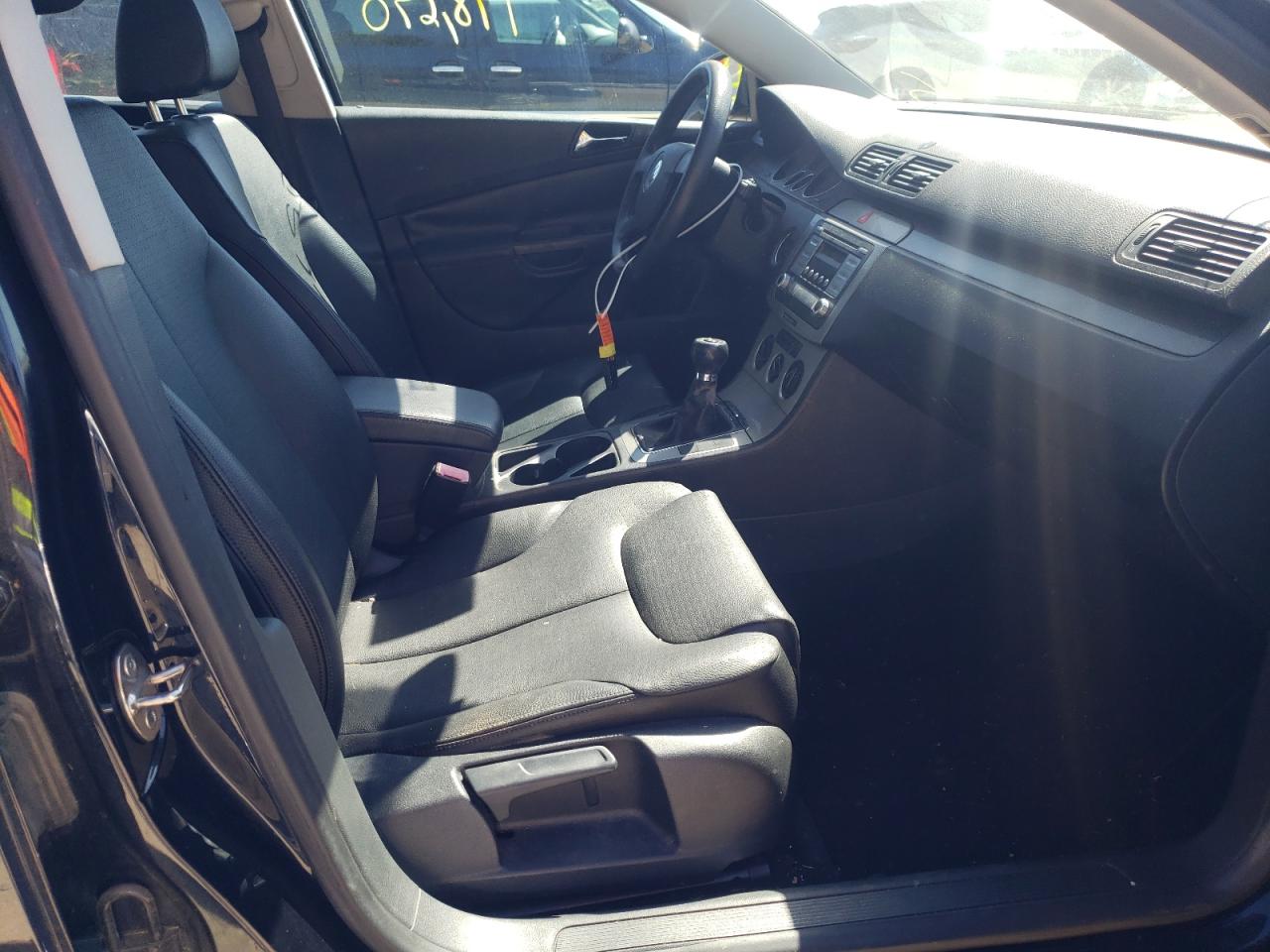 Photo 5 from auction – 2007 VOLKSWAGEN PASSAT with VIN WVWUK73C87P086394