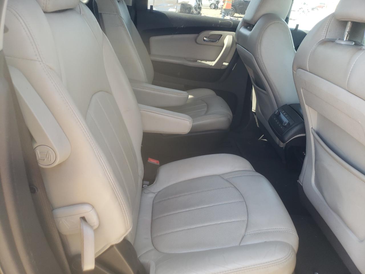 Photo 6 from auction – 2011 CHEVROLET TRAVERSE L with VIN 1GNKVLED1BJ370708