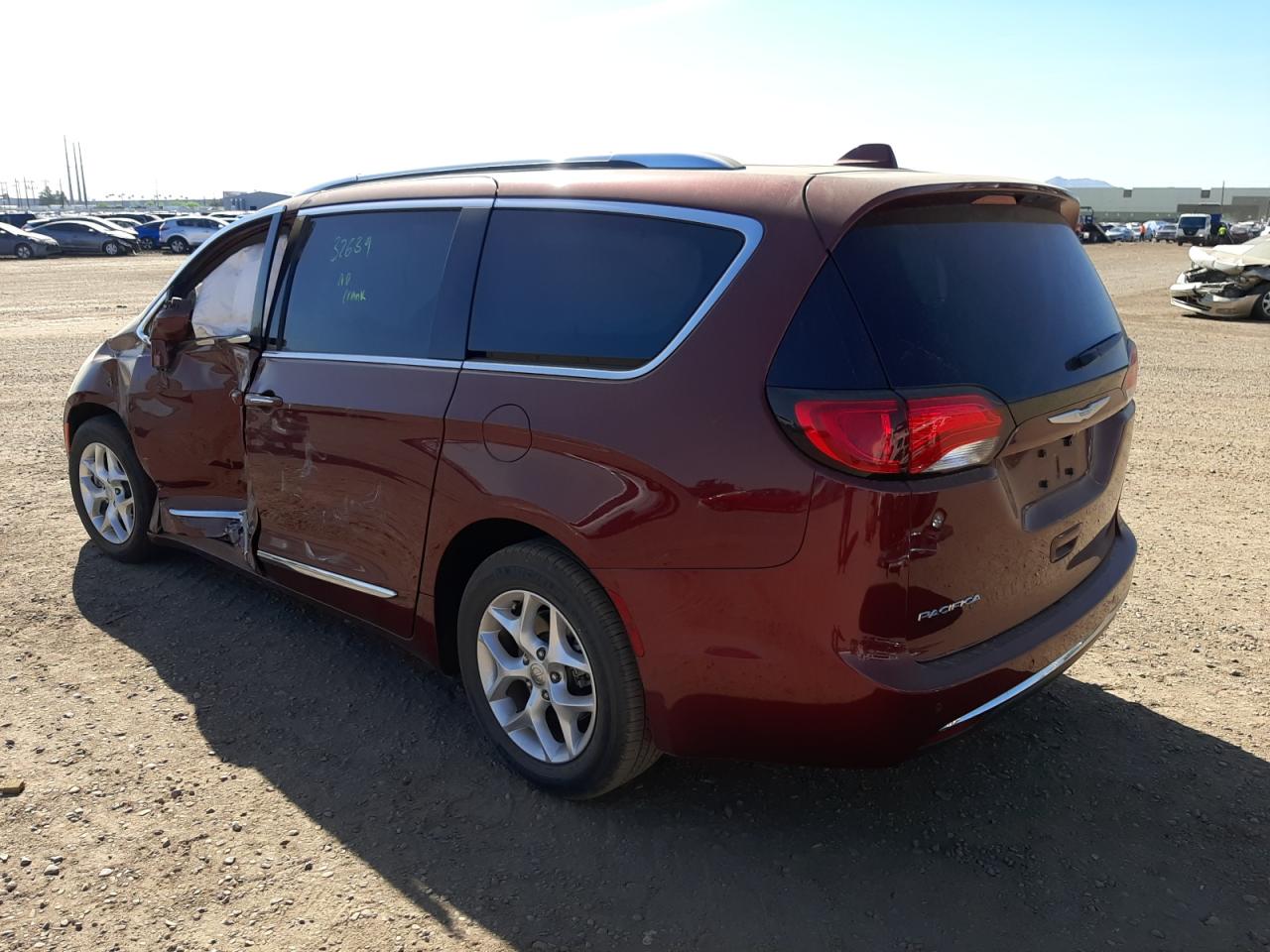 Photo 3 from auction – 2018 CHRYSLER PACIFICA T with VIN 2C4RC1EG5JR111368