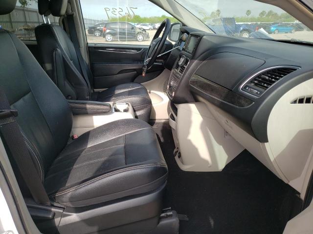 Photo 5 from auction – 2015 CHRYSLER TOWN & COU with VIN 2C4RC1BG5FR545673