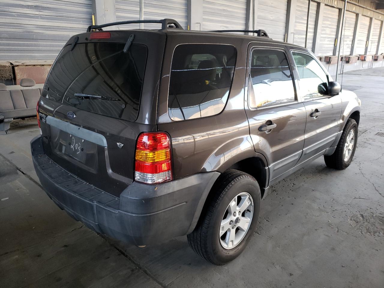 Photo 4 from auction – 2006 FORD ESCAPE with VIN 1FMCU03156KB65203