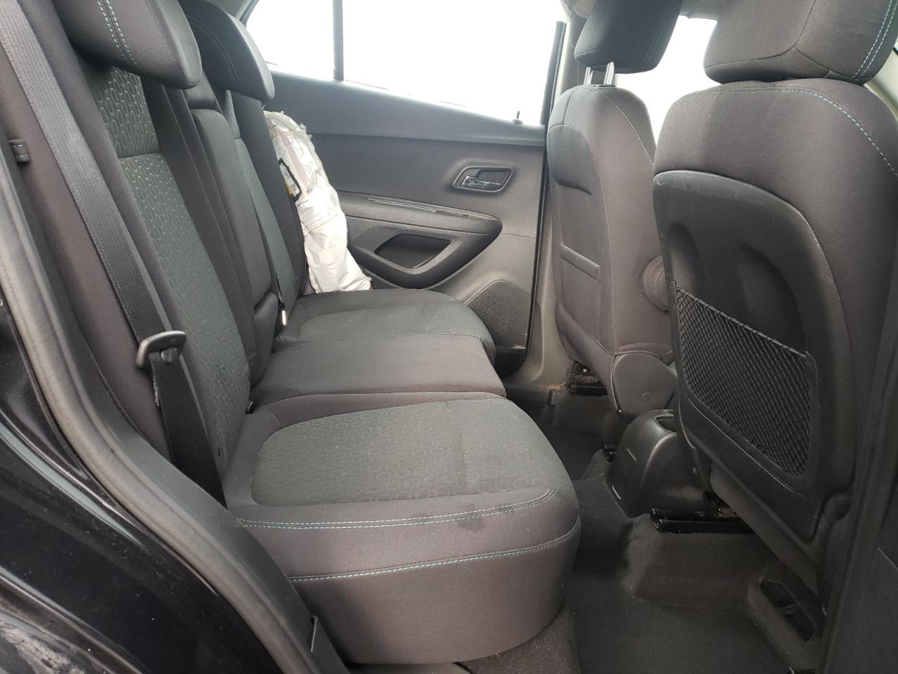 Photo 6 from auction – 2015 CHEVROLET TRAX 1LS with VIN 3GNCJPSB3FL244410