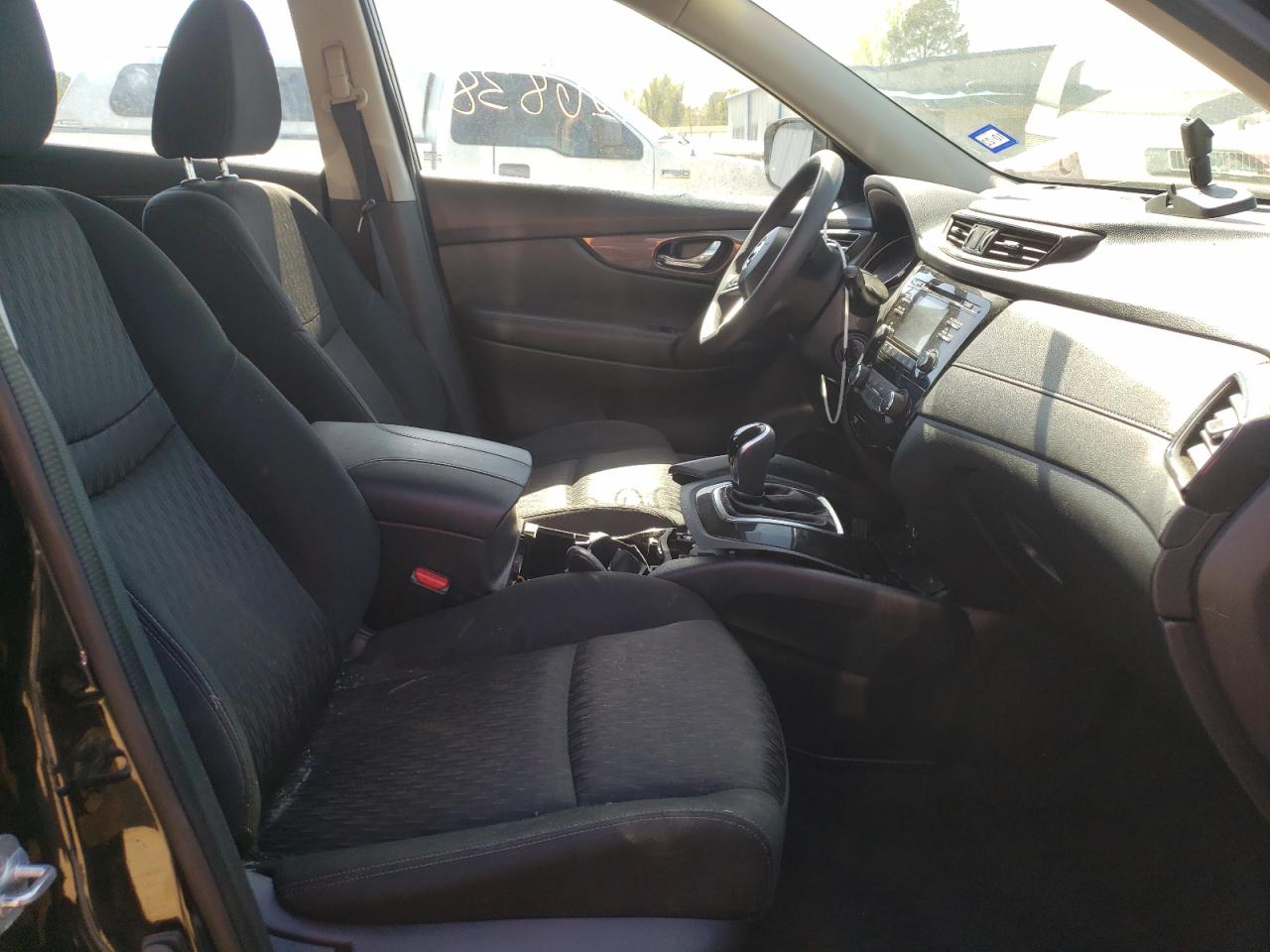 Photo 5 from auction – 2017 NISSAN ROGUE S with VIN KNMAT2MV0HP506654