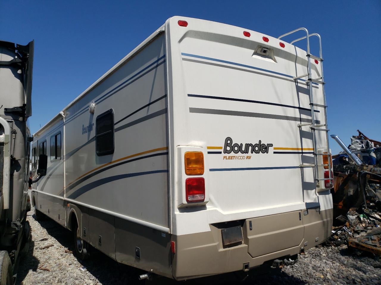 Photo 3 from auction – 2004 OTHER MOTORHOME with VIN 5B4MP67G233372175