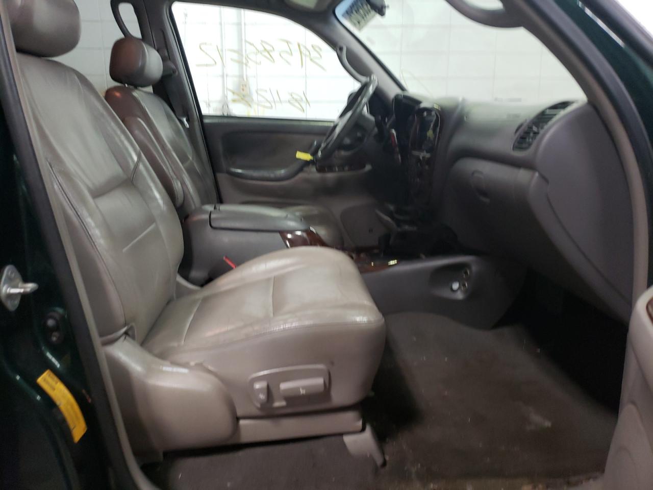 Photo 5 from auction – 2002 TOYOTA SEQUOIA SR with VIN 5TDBT44A52S077120