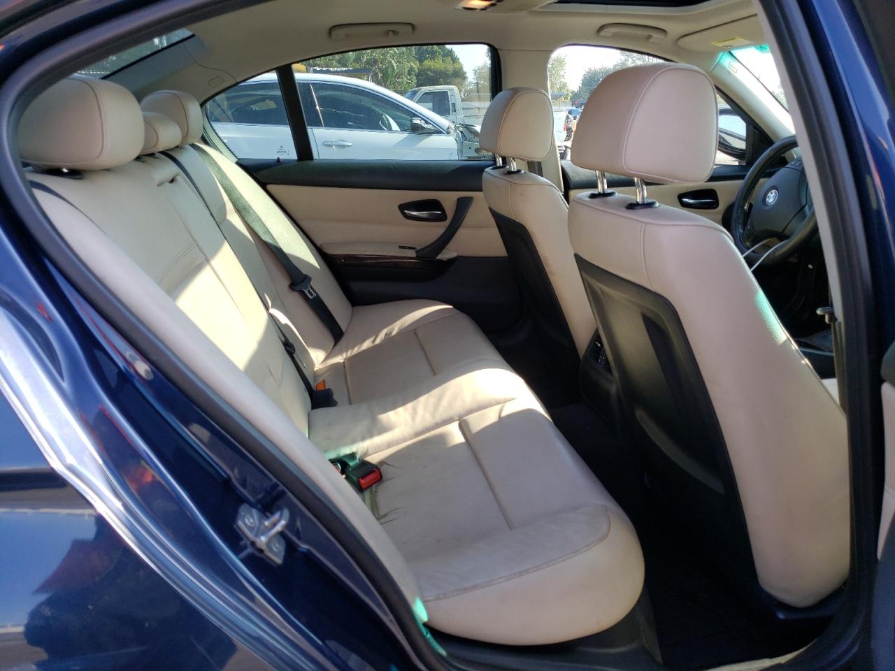 Photo 6 from auction – 2011 BMW 328 I SULE with VIN WBAPH5C55BA444724