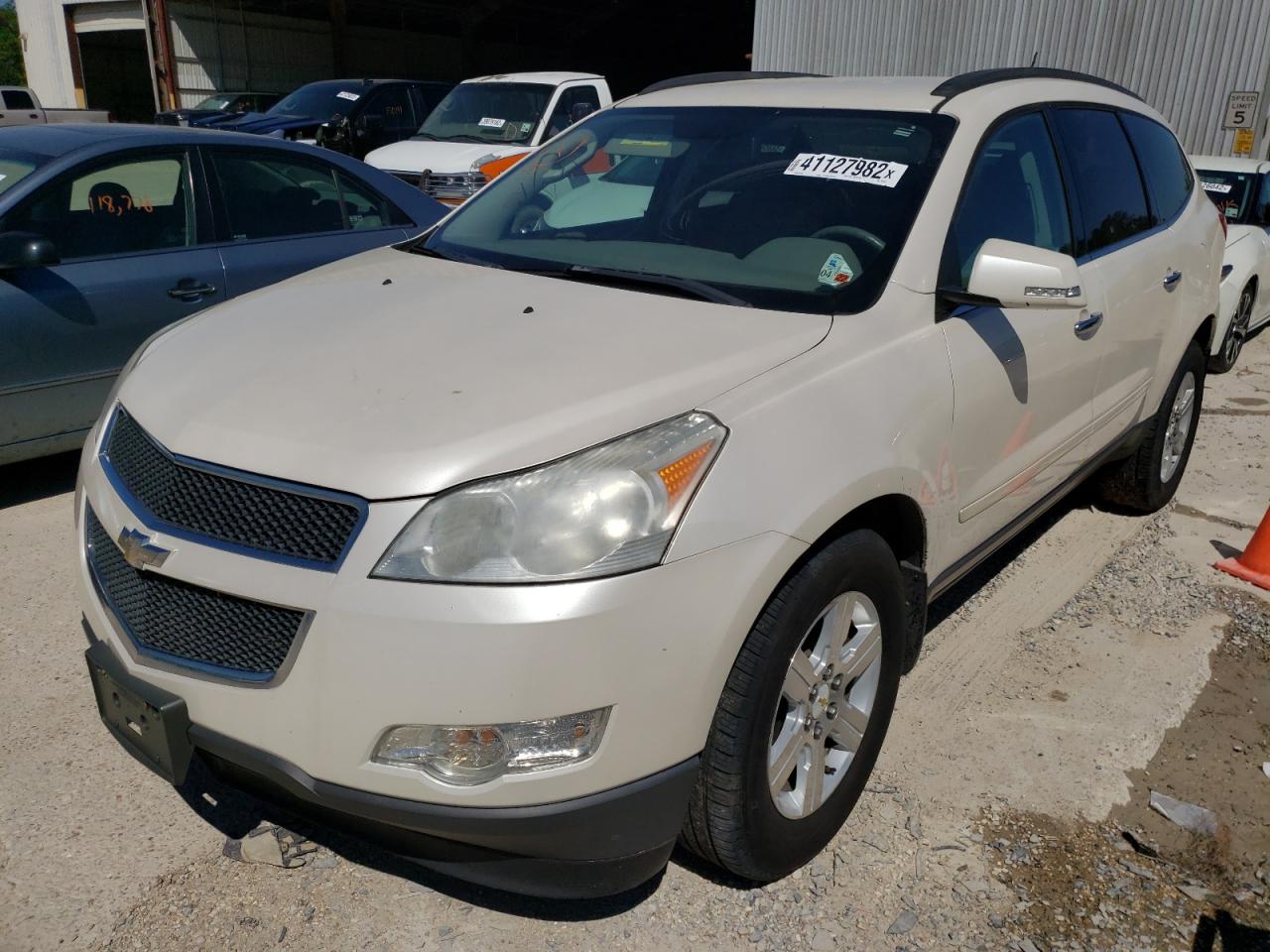 Photo 2 from auction – 2011 CHEVROLET TRAVERSE L with VIN 1GNKRGED2BJ207397