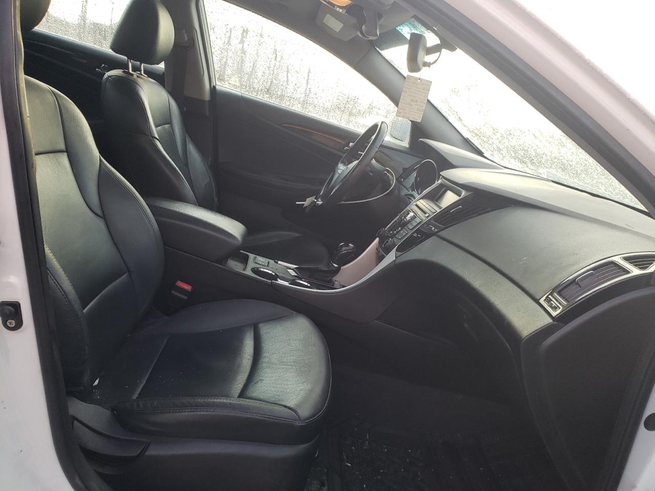 Photo 5 from auction – 2011 HYUNDAI SONATA SE with VIN 5NPEC4AC9BH122732