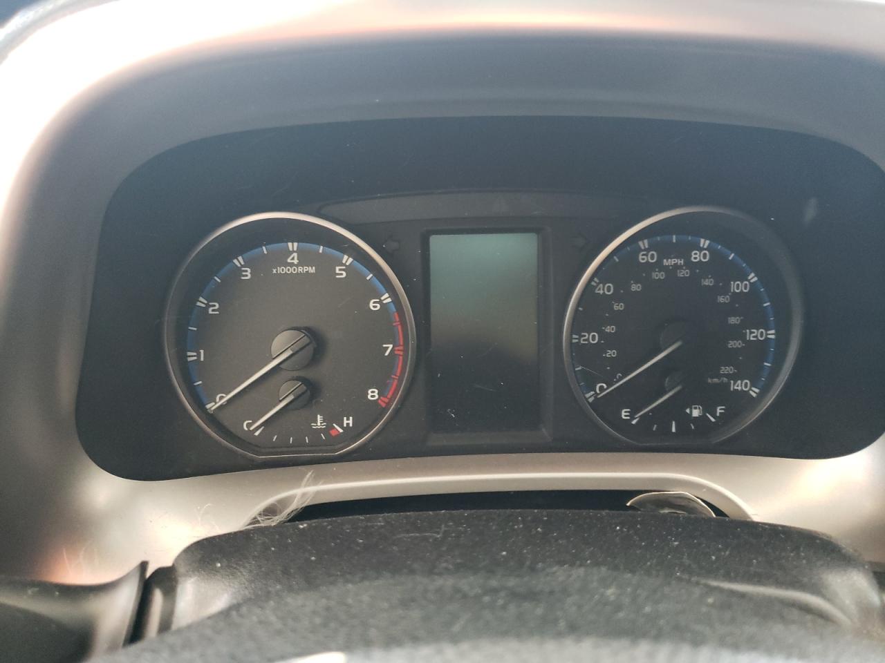 Photo 8 from auction – 2017 TOYOTA RAV4 XLE with VIN JTMWFREVXHJ137017
