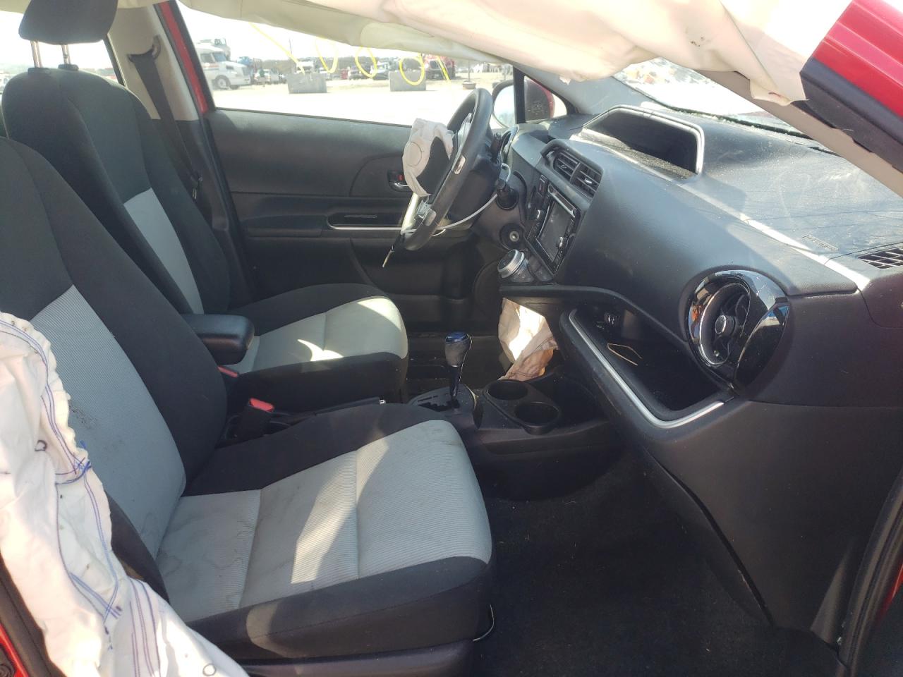 Photo 5 from auction – 2015 TOYOTA PRIUS C with VIN JTDKDTB32F1111755