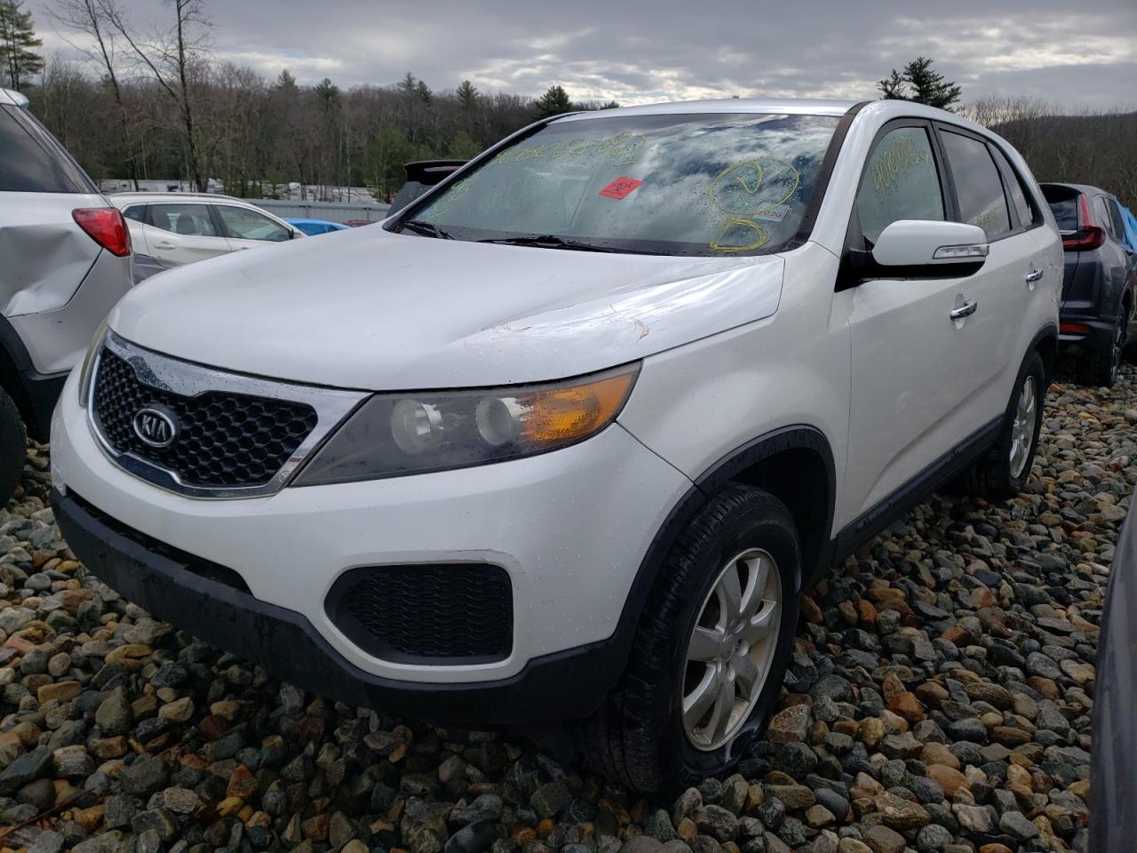 Photo 2 from auction – 2011 KIA SORENTO with VIN 5XYKT3A10BG009903