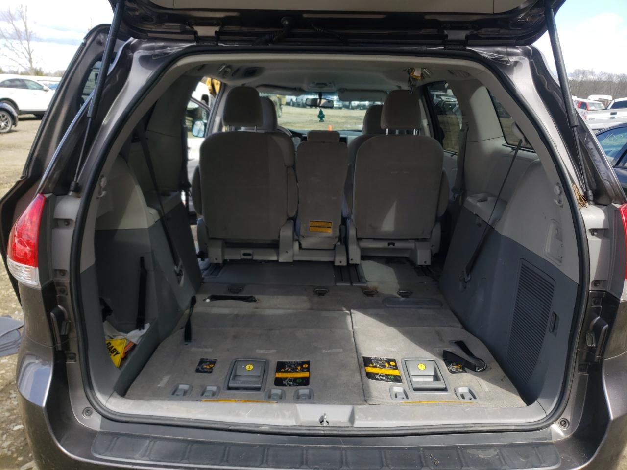 Photo 9 from auction – 2013 TOYOTA SIENNA LE with VIN 5TDKK3DC3DS373710