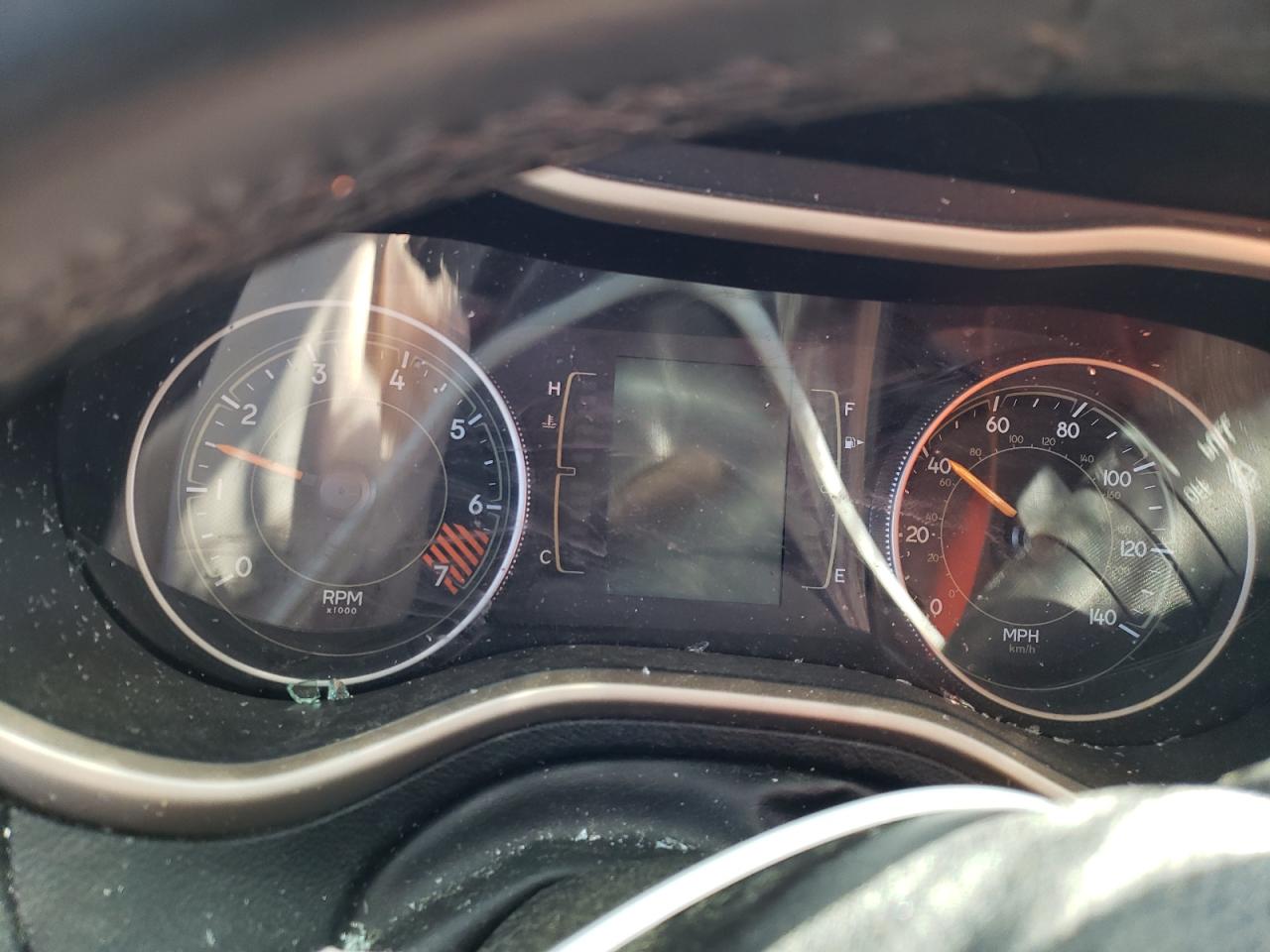 Photo 8 from auction – 2015 JEEP CHEROKEE L with VIN 1C4PJLCBXFW670431