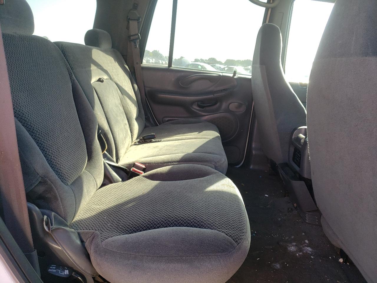 Photo 6 from auction – 2001 FORD EXPEDITION with VIN 1FMPU16L71LA19439