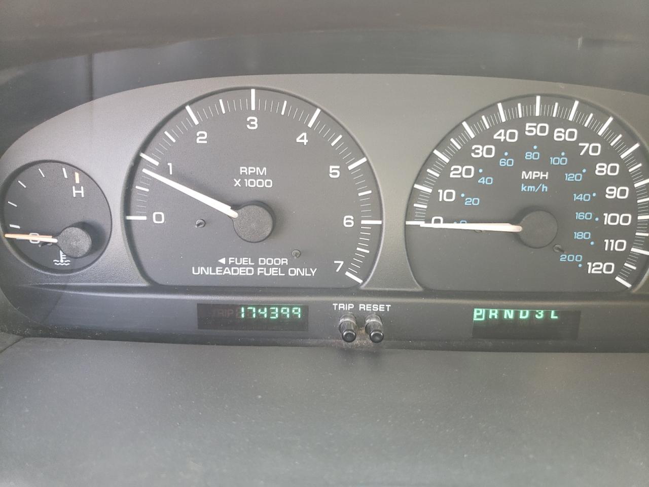 Photo 8 from auction – 2000 DODGE GRAND CARA with VIN 1B4GP44L0YB647887