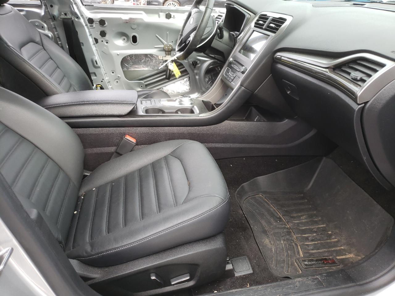 Photo 5 from auction – 2018 FORD FUSION SE with VIN 3FA6P0PU4JR182887