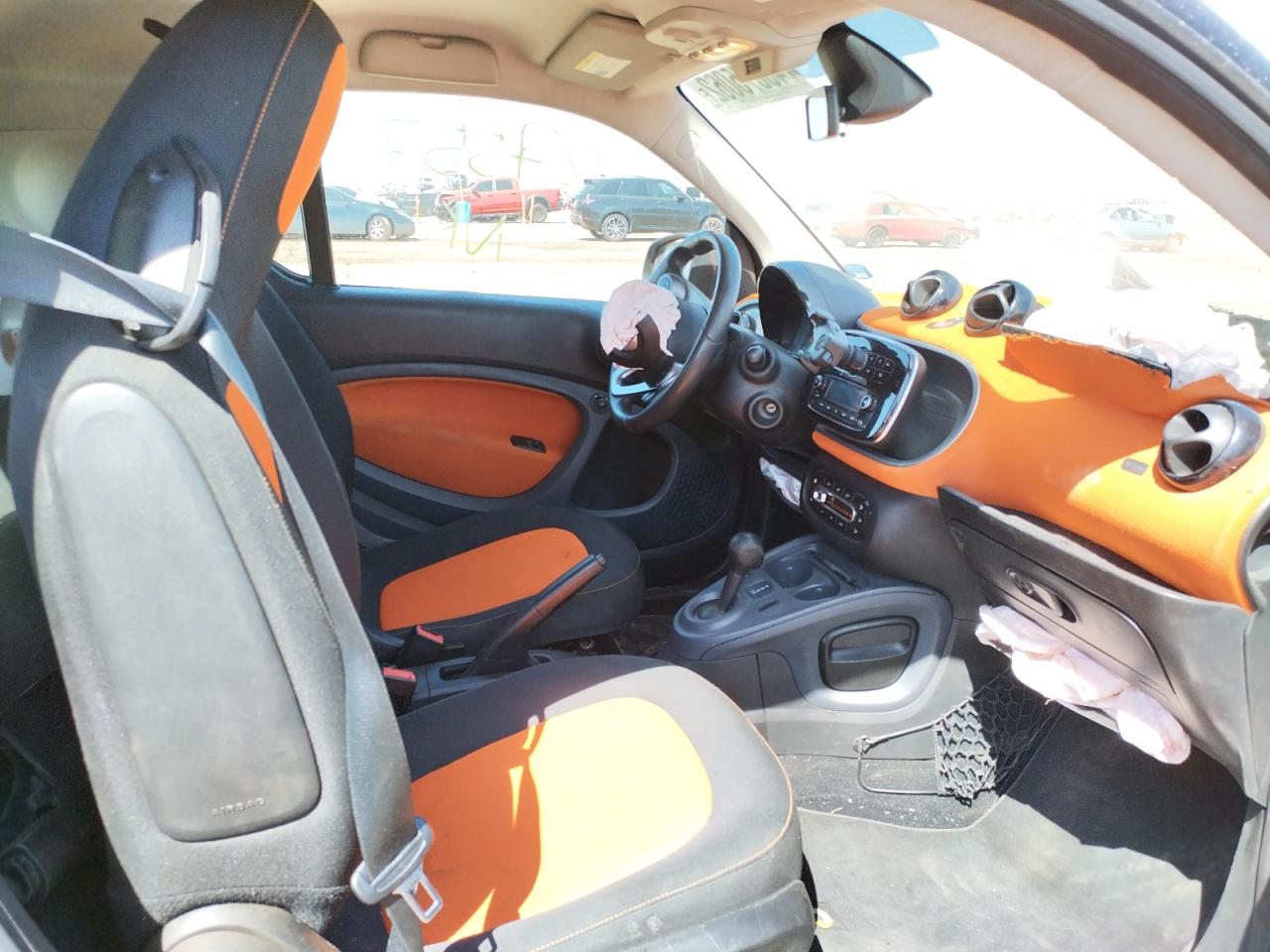 Photo 5 from auction – 2017 SMART FORTWO with VIN WMEFJ5DA9HK175761